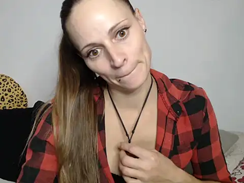 Snapshot of naikah714 chatting on 11-18-25, 04:10 naikah714 online show from 11-18-25, 04:10