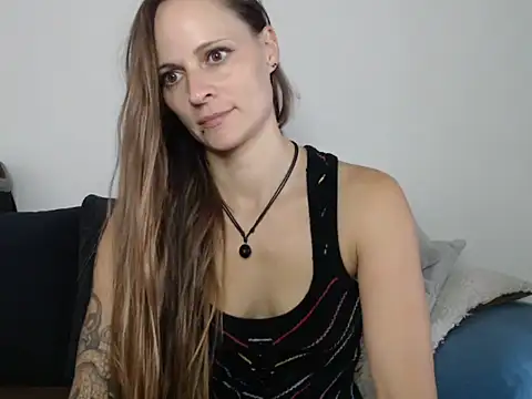 Snapshot of naikah714 chatting on 10-27-25, 12:17 naikah714 online show from 10-27-25, 12:17