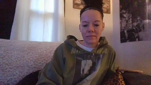 SidneyRaee online show from 11-02-25, 03:17