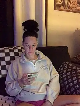 SidneyRaee online show from 11-26-25, 01:22