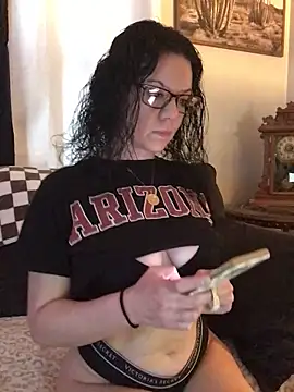 SidneyRaee online show from 12-16-25, 03:49