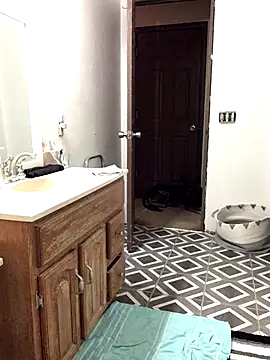 SidneyRaee online show from 10-01-25, 02:54