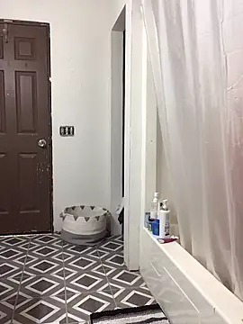 SidneyRaee online show from 10-18-25, 12:18