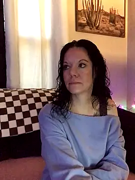 SidneyRaee online show from 11-12-25, 05:17