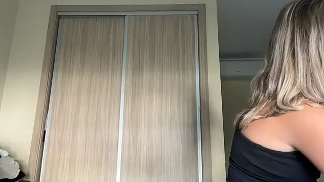 Snapshot of naughtyhollyxxxx chatting on 09-22-25, 07:47 naughtyhollyxxxx online show from 09-22-25, 07:47