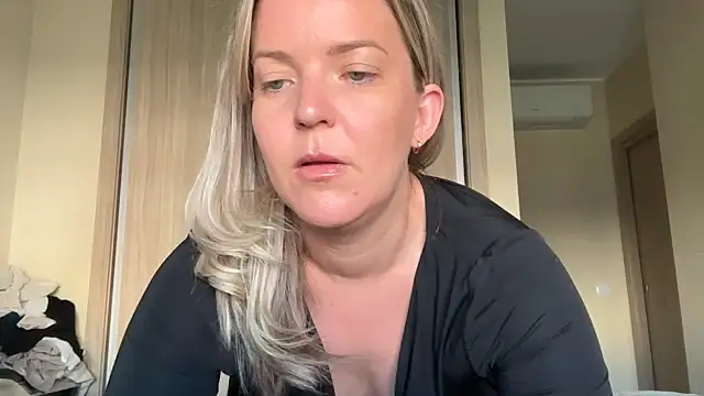 Snapshot of naughtyhollyxxxx chatting on 09-15-25, 07:42 naughtyhollyxxxx online show from 09-15-25, 07:42