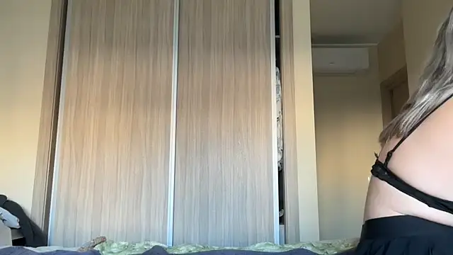 naughtyhollyxxxx online show from 10-24-25, 07:51