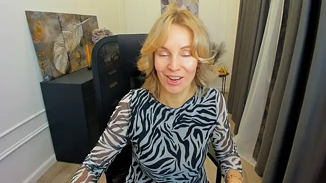 Sinty Devis online show from 04-14-26, 04:28