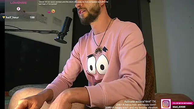 Snapshot of just_maxii chatting on 03-14-25, 02:42 just maxii online show from 03-14-25, 02:42