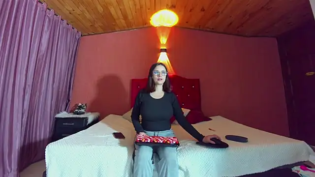 kassandra james online show from 01-06-26, 12:03