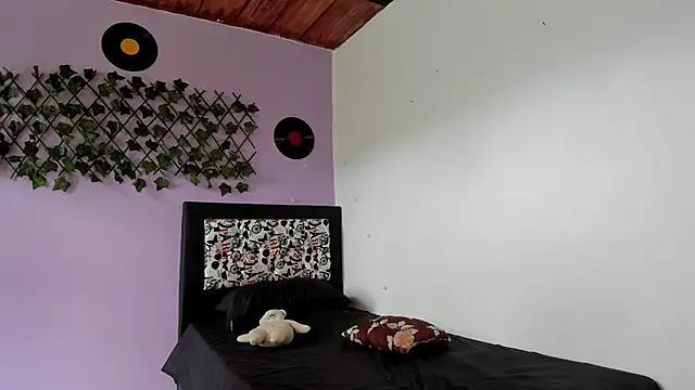 kassandra james online show from 02-28-25, 03:04