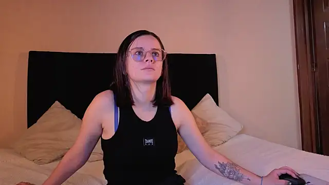 kassandra james online show from 11-30-25, 04:19