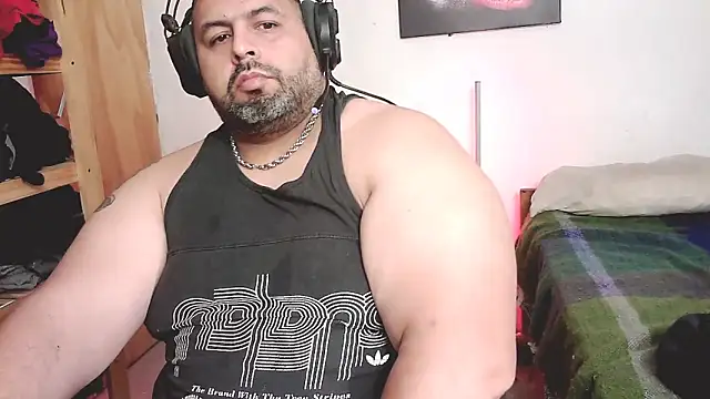 Snapshot of rodrix54 chatting on 11-18-25, 02:27 rodrix54 online show from 11-18-25, 02:27