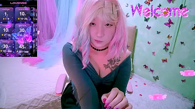 Akemilun online show from 12-14-25, 04:12