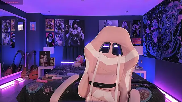 LanaKyutt online show from 09-19-25, 08:57