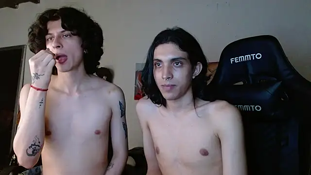 Snapshot of angelitofemboy chatting on 12-24-24, 10:44 angelitofemboy online show from 12-24-24, 10:44