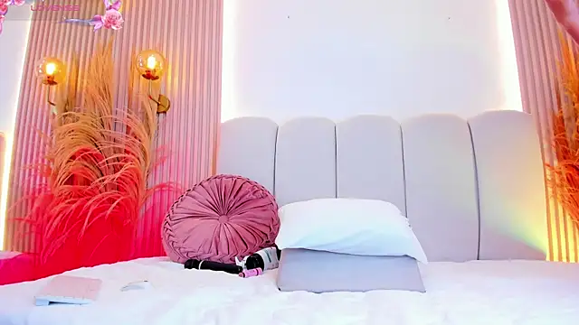 carolriveraa  online show from 12-05-25, 08:17