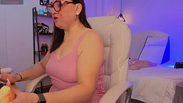 lady nylon  online show from 11-08-25, 11:25