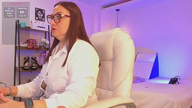 lady nylon  online show from 01-08-26, 12:44