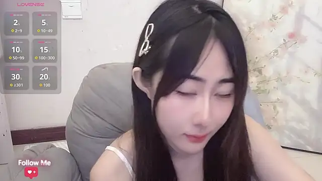 Snapshot of qiqi-- chatting on 05-21-26, 04:32 qiqi-- online show from 05-21-26, 04:32