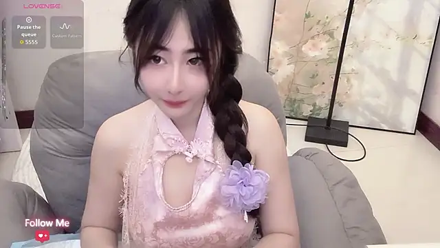 Snapshot of qiqi-- chatting on 05-26-26, 04:10 qiqi-- online show from 05-26-26, 04:10