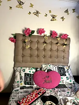 Jullieetta online show from 10-22-25, 11:42