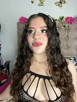 Snapshot of Jullieetta chatting on 06-30-26, 03:56 Jullieetta online show from 06-30-26, 03:56