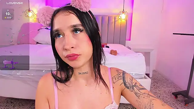 Snapshot of EriKlein chatting on 02-19-25, 01:40 EriKlein online show from 02-19-25, 01:40