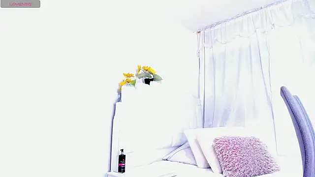 Snapshot of RoxannaBlanche chatting on 03-15-25, 11:08 RoxannaBlanche online show from 03-15-25, 11:08