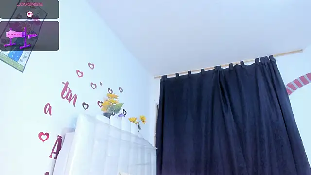 Snapshot of RoxannaBlanche chatting on 06-10-26, 11:11 RoxannaBlanche online show from 06-10-26, 11:11