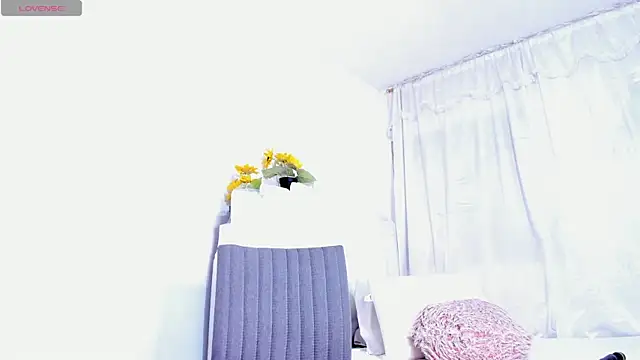 Snapshot of RoxannaBlanche chatting on 03-18-25, 05:12 RoxannaBlanche online show from 03-18-25, 05:12