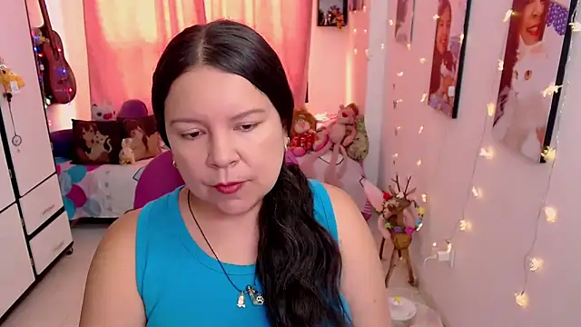 Snapshot of claryssa_ chatting on 05-08-26, 06:23 claryssa online show from 05-08-26, 06:23