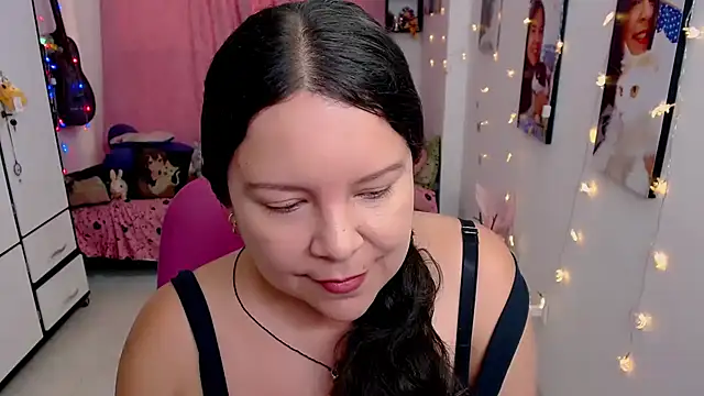 Snapshot of claryssa_ chatting on 05-04-26, 10:34 claryssa online show from 05-04-26, 10:34