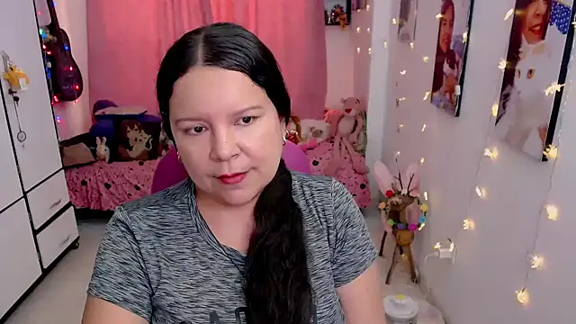Snapshot of claryssa_ chatting on 05-06-26, 09:52 claryssa online show from 05-06-26, 09:52
