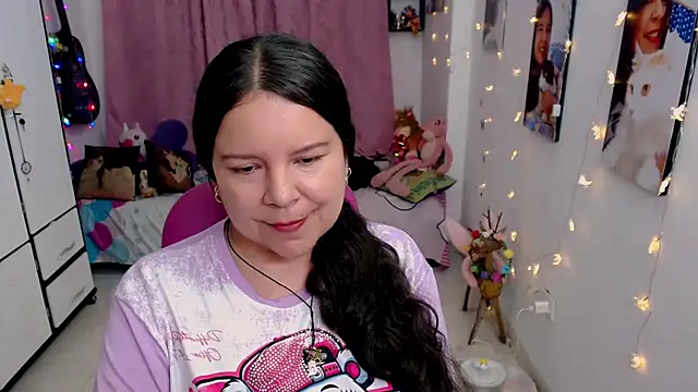 Snapshot of claryssa_ chatting on 05-23-26, 08:24 claryssa online show from 05-23-26, 08:24