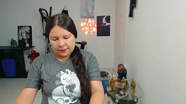 Snapshot of claryssa_ chatting on 05-31-26, 04:07 claryssa online show from 05-31-26, 04:07