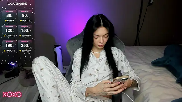 Mariella Adamss online show from 12-21-25, 01:52