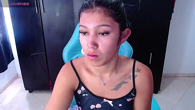 Snapshot of emily_rosse04 chatting on 05-23-26, 05:34 emily rosse04 online show from 05-23-26, 05:34