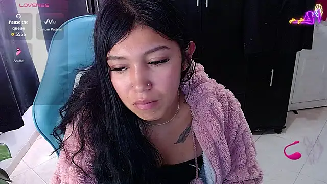 Snapshot of emily_rosse04 chatting on 05-30-26, 03:06 emily rosse04 online show from 05-30-26, 03:06