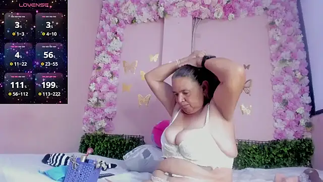 Snapshot of grandmother_milf chatting on 05-13-26, 12:45 grandmother milf online show from 05-13-26, 12:45