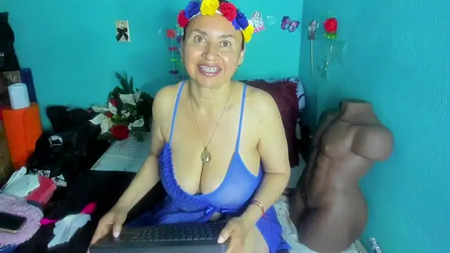 Snapshot of SheraHadee chatting on 05-21-26, 10:56 SheraHadee online show from 05-21-26, 10:56