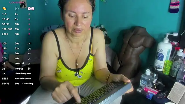 Snapshot of SheraHadee chatting on 05-05-26, 10:40 SheraHadee online show from 05-05-26, 10:40