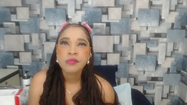 Snapshot of angel_dthroatt chatting on 12-21-25, 12:18 angel dthroatt online show from 12-21-25, 12:18