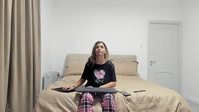 Hottalicia2 online show from 11-27-25, 09:37