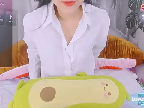 Ly   online show from 04-18-26, 03:20