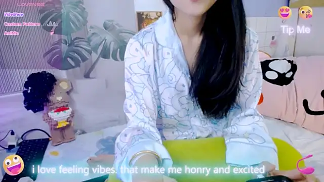 Snapshot of Ly__ chatting on 02-11-26, 03:06 Ly online show from 02-11-26, 03:06