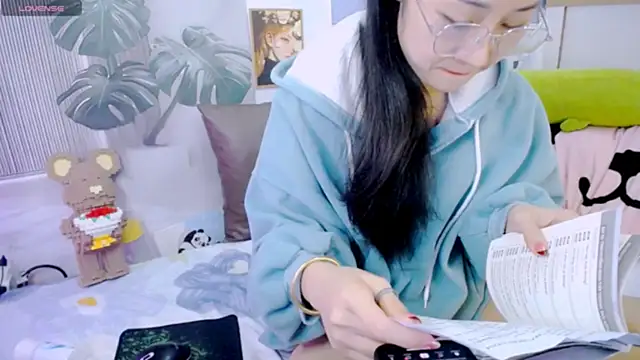 Snapshot of Ly__ chatting on 02-12-26, 04:23 Ly online show from 02-12-26, 04:23