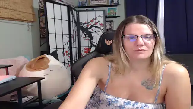 Sarahtineke online show from 11-10-25, 02:33