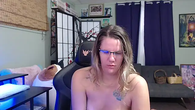 Sarahtineke online show from 11-25-25, 04:07