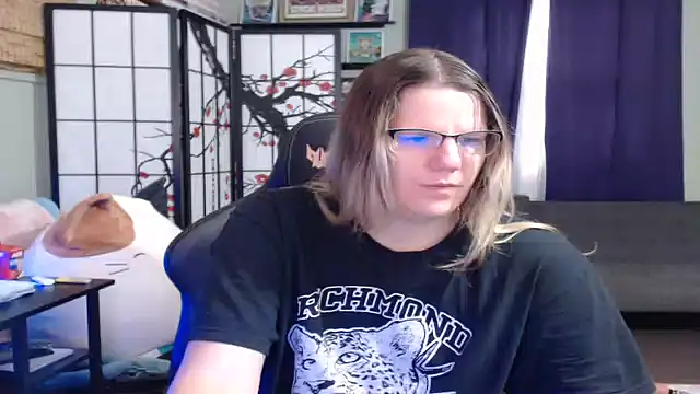 Sarahtineke online show from 10-31-25, 04:25